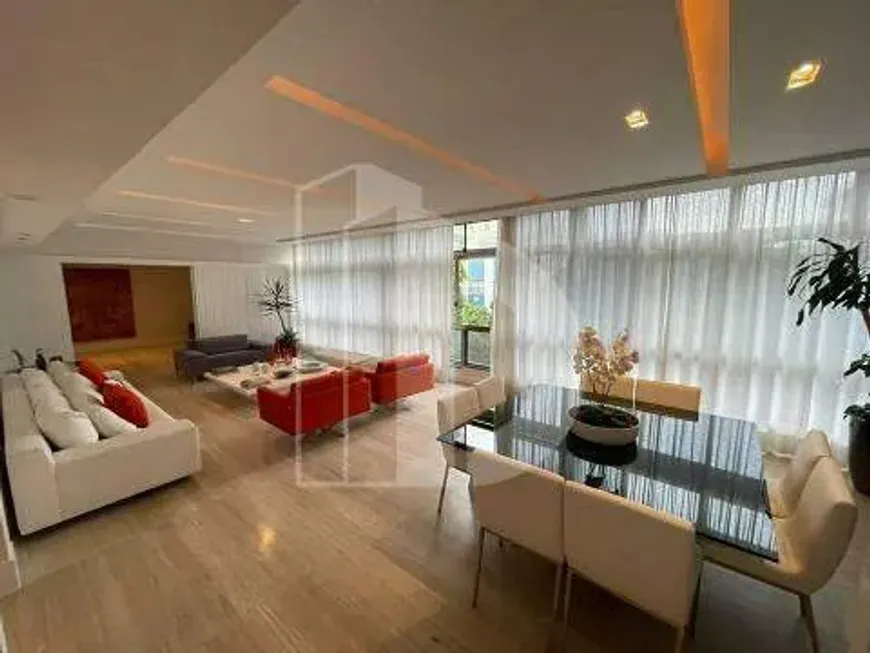 Foto 1 de Apartamento com 3 Quartos à venda, 205m² em Lagoa, Rio de Janeiro