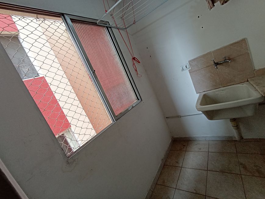 Apartamento na Avenida José Giorgi, 600, Granja Viana em Cotia, por R$  2.350/Mês - Viva Real