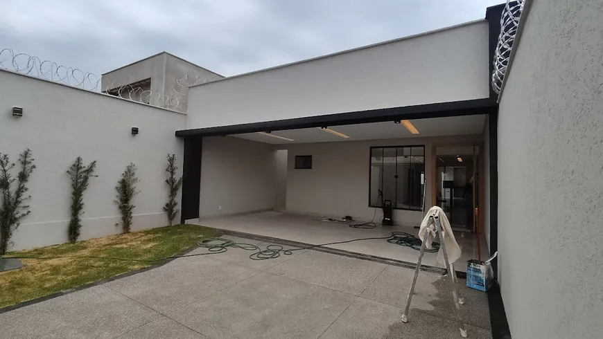 Foto 1 de Casa com 3 Quartos à venda, 155m² em Setor Faiçalville, Goiânia