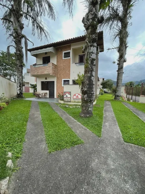 Foto 1 de Casa com 2 Quartos para alugar, 74m² em Martim de Sa, Caraguatatuba