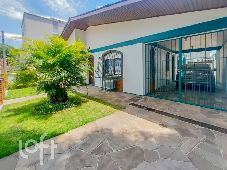 Foto 1 de Casa com 3 Quartos à venda, 187m² em Vila Ipiranga, Porto Alegre