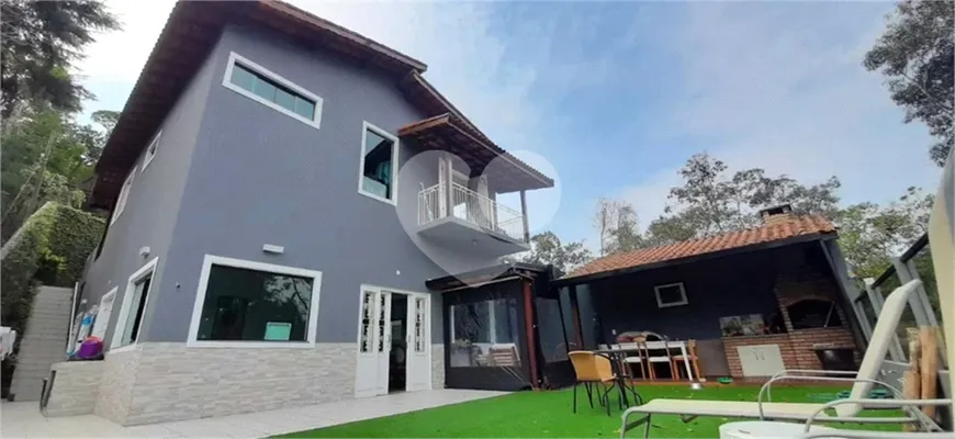 Foto 1 de Casa de Condomínio com 3 Quartos para alugar, 230m² em Serra da Cantareira, Mairiporã