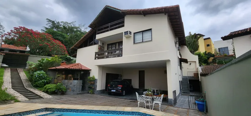 Foto 1 de Casa de Condomínio com 4 Quartos à venda, 340m² em Jacarepaguá, Rio de Janeiro