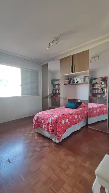 Foto 1 de Sobrado com 4 Quartos à venda, 243m² em Vila Campestre, São Paulo