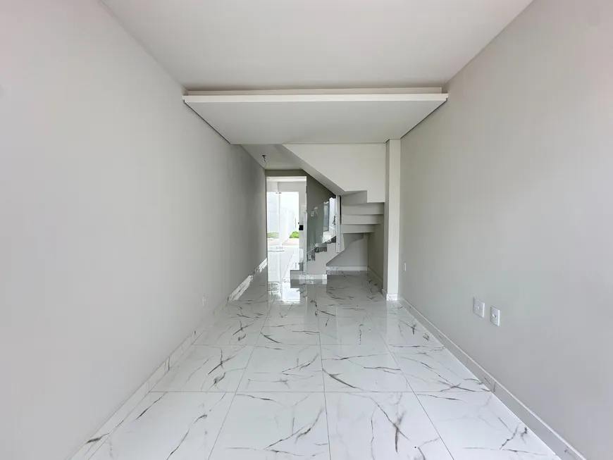 Foto 1 de Casa com 2 Quartos à venda, 90m² em Piratininga Venda Nova, Belo Horizonte