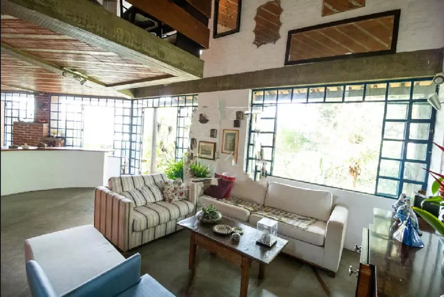 Foto 1 de Casa com 3 Quartos à venda, 200m² em Vila Pirajussara, São Paulo