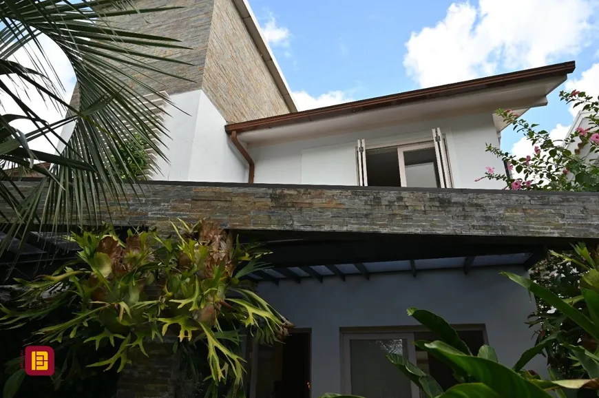 Foto 1 de Casa de Condomínio com 4 Quartos à venda, 322m² em Canto da Lagoa, Florianópolis