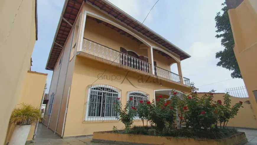 Foto 1 de Sobrado com 4 Quartos à venda, 260m² em Bosque dos Eucaliptos, São José dos Campos