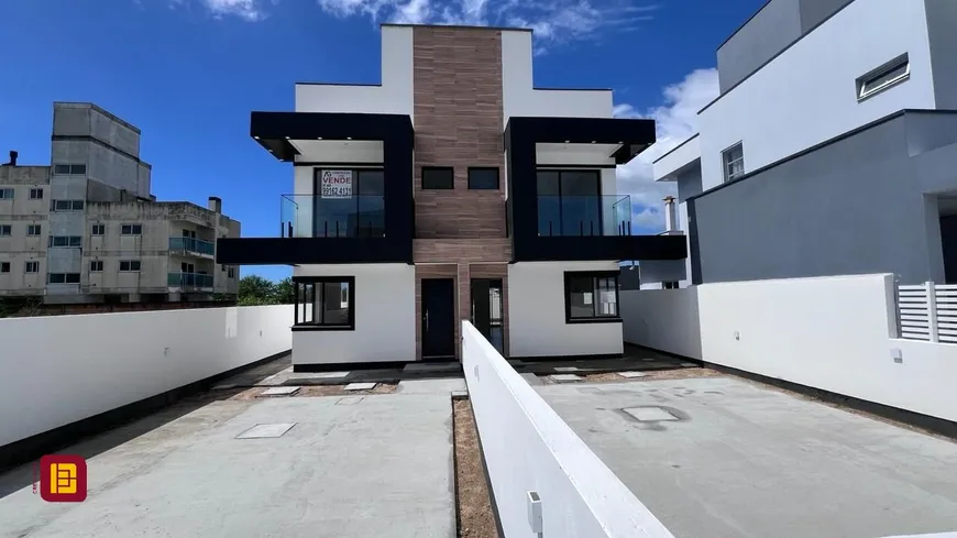 Foto 1 de Casa com 3 Quartos à venda, 127m² em Carianos, Florianópolis