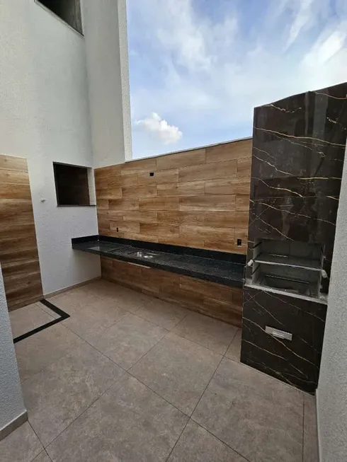 Foto 1 de Casa com 2 Quartos à venda, 110m² em Parque Xangri La, Contagem