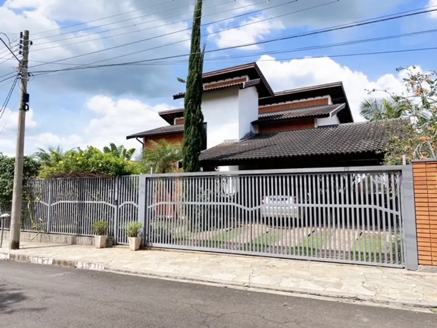 Foto 1 de Casa com 3 Quartos à venda, 250m² em CENTRO, Águas de São Pedro