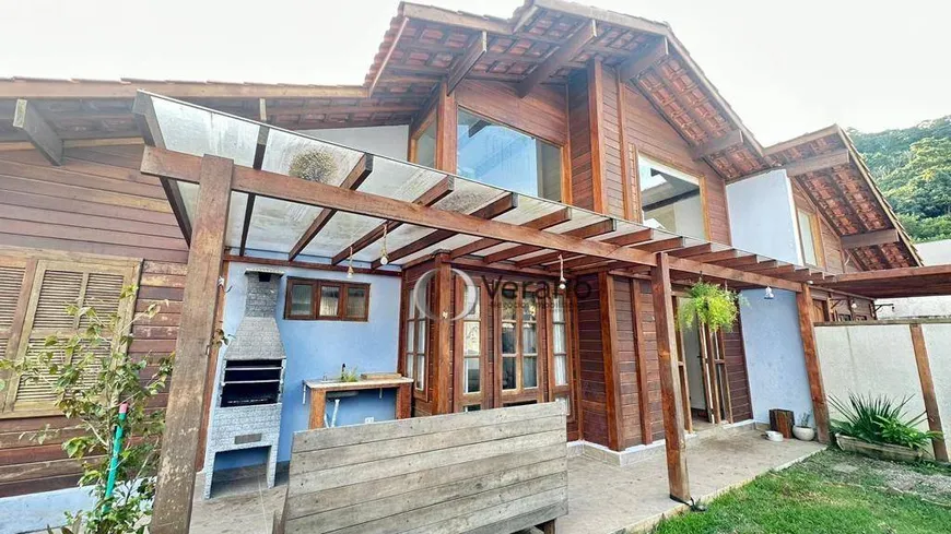 Foto 1 de Casa com 5 Quartos à venda, 190m² em Jardim Guaiúba, Guarujá