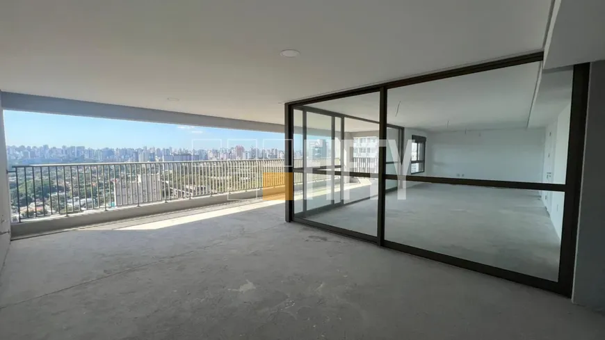 Foto 1 de Apartamento com 3 Quartos à venda, 280m² em Moema, São Paulo