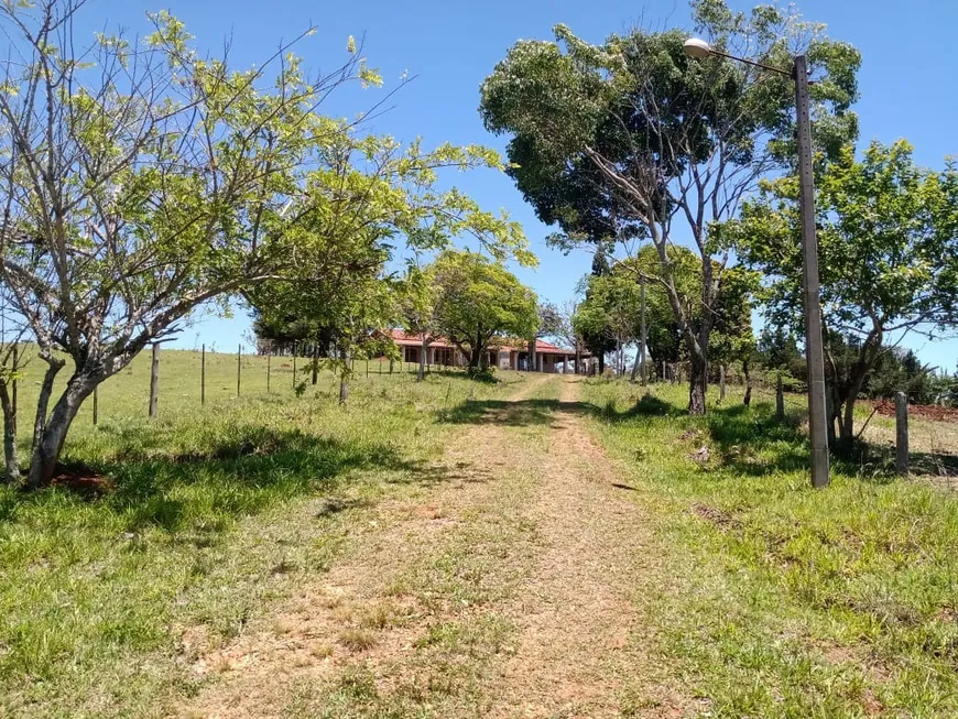 Foto 1 de Fazenda/Sítio com 4 Quartos à venda, 150m² em Zona Rural, Angatuba