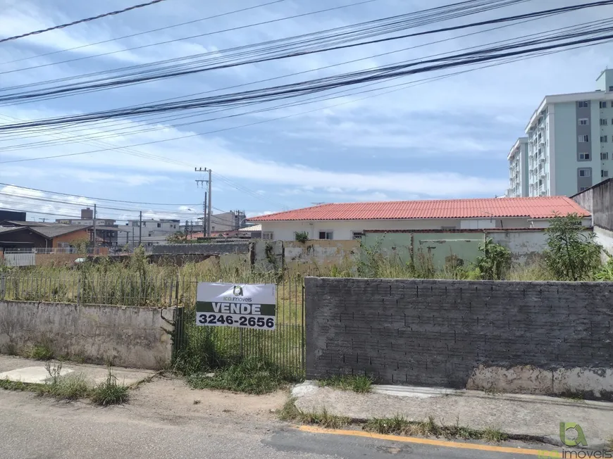 Foto 1 de Lote/Terreno à venda, 540m² em Barreiros, São José
