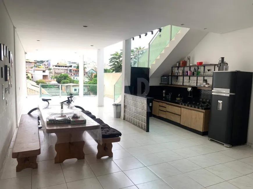 Foto 1 de Casa com 3 Quartos à venda, 272m² em Floramar, Belo Horizonte