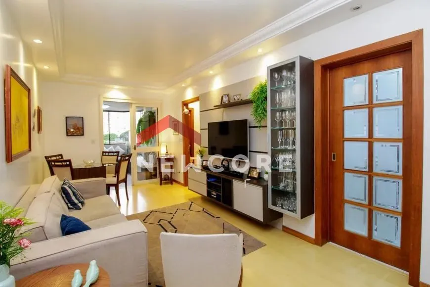 Foto 1 de Apartamento com 2 Quartos à venda, 75m² em Santo Antônio, Porto Alegre