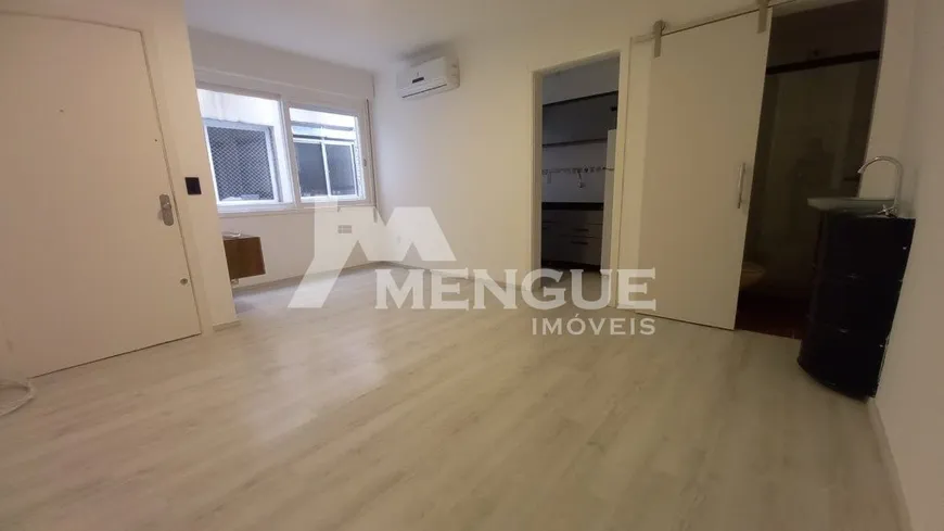 Foto 1 de Apartamento com 1 Quarto à venda, 29m² em Mont' Serrat, Porto Alegre