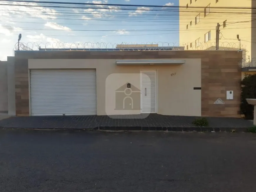 Foto 1 de Casa com 3 Quartos à venda, 242m² em Segismundo Pereira, Uberlândia
