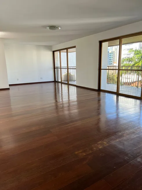 Foto 1 de Apartamento com 4 Quartos à venda, 400m² em Barra, Salvador