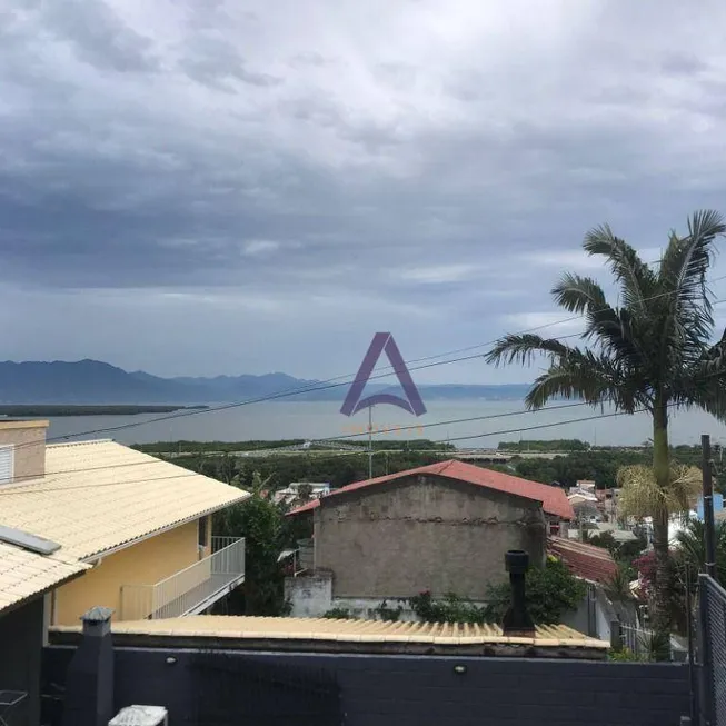 Foto 1 de Casa com 3 Quartos à venda, 134m² em Costeira do Pirajubaé, Florianópolis