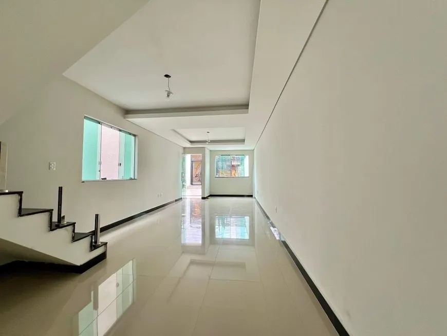 Foto 1 de Casa com 3 Quartos à venda, 117m² em Planalto, Belo Horizonte