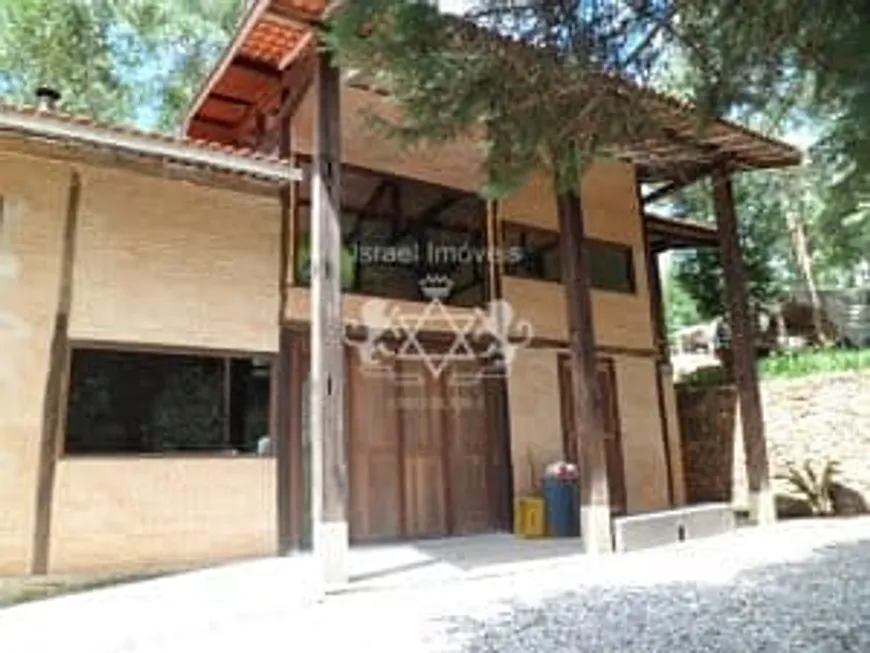 Foto 1 de Fazenda/Sítio com 3 Quartos à venda, 150m² em Vila Abernessia, Campos do Jordão