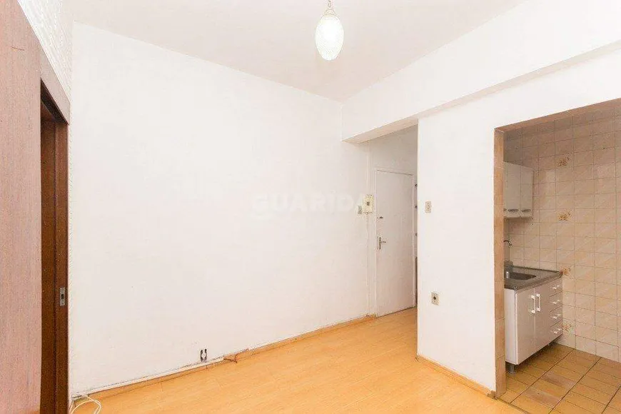 Foto 1 de Apartamento com 1 Quarto para alugar, 40m² em Floresta, Porto Alegre