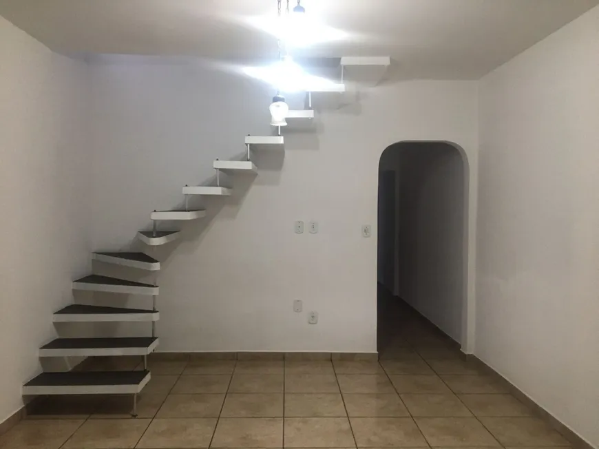 Foto 1 de Sobrado com 4 Quartos à venda, 130m² em Taboão, São Bernardo do Campo