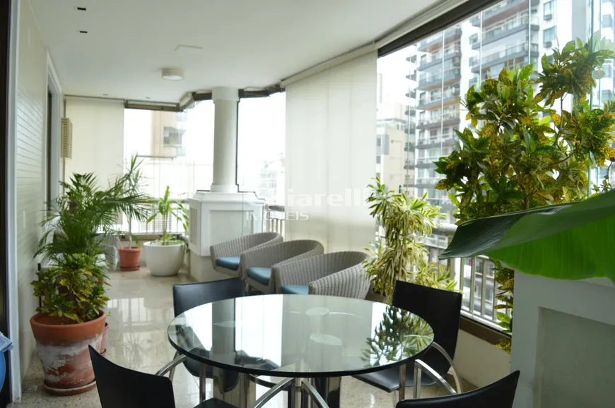 Foto 1 de Apartamento com 4 Quartos à venda, 190m² em Icaraí, Niterói