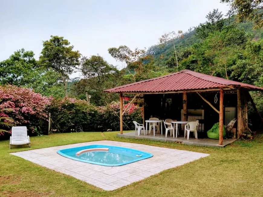 Foto 1 de Casa com 2 Quartos à venda, 200m² em Quarteirão Brasileiro, Petrópolis