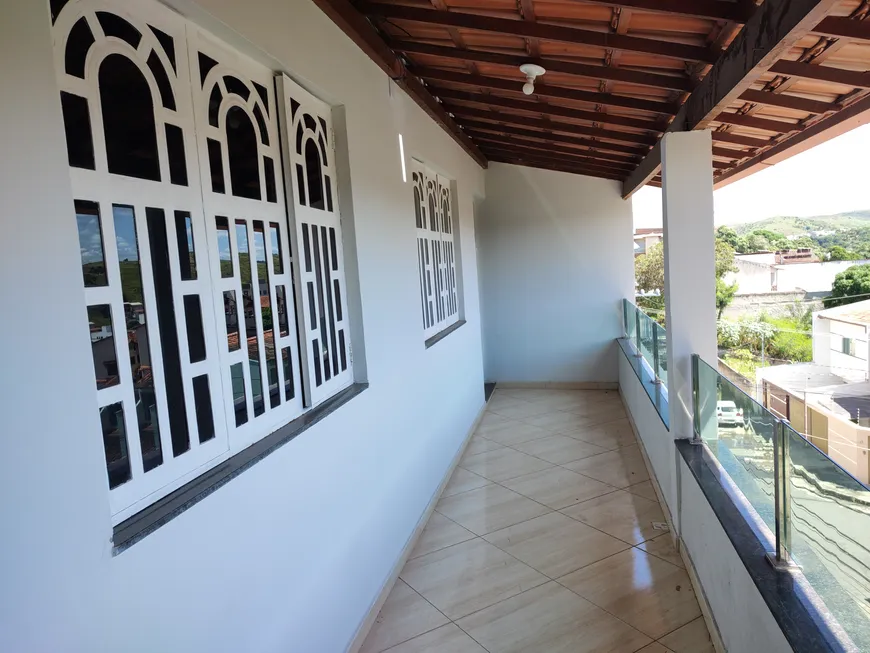 Foto 1 de Casa com 3 Quartos à venda, 200m² em Maria Eugênia, Governador Valadares