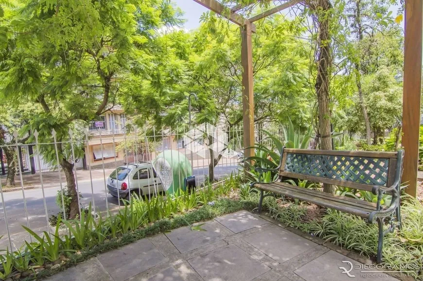 Foto 1 de Apartamento com 4 Quartos à venda, 77m² em Rio Branco, Porto Alegre