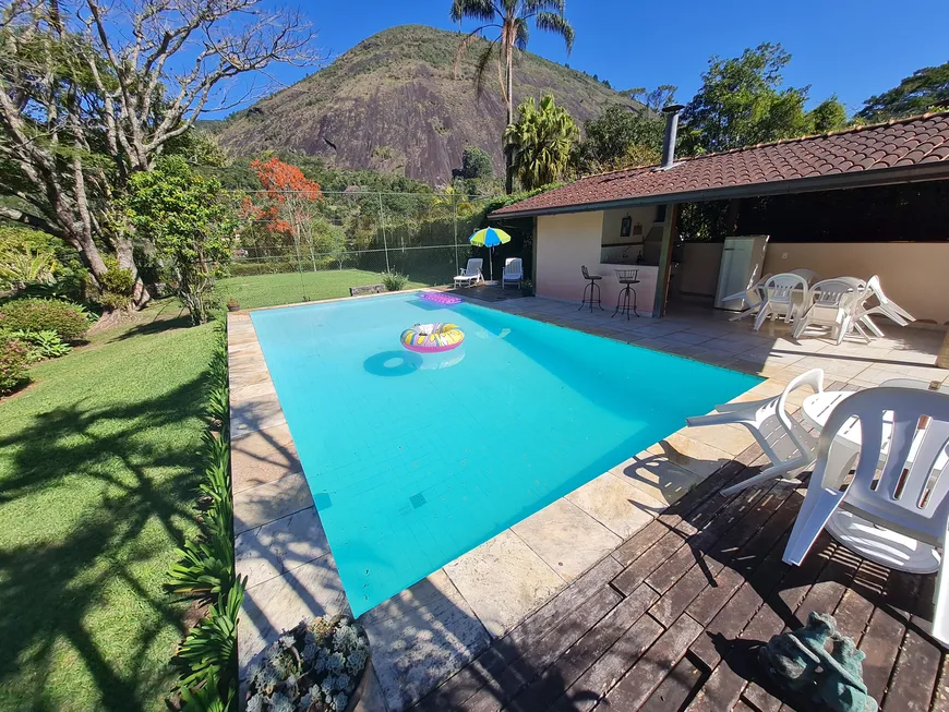 Foto 1 de Casa com 6 Quartos à venda, 233m² em Araras, Petrópolis