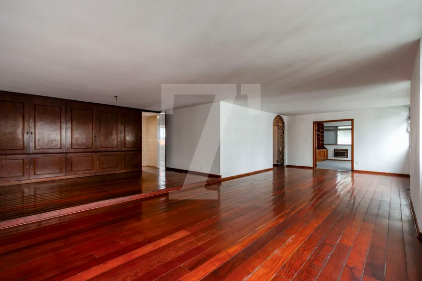 Foto 1 de Apartamento com 3 Quartos para venda ou aluguel, 210m² em Itaim Bibi, São Paulo