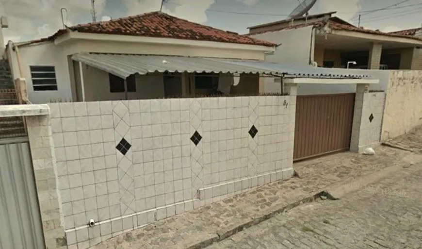 Foto 1 de Casa com 2 Quartos à venda, 200m² em Ipês, João Pessoa