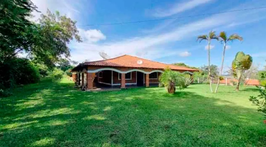 Foto 1 de Fazenda/Sítio com 3 Quartos à venda, 5000m² em Elias Fausto, Elias Fausto