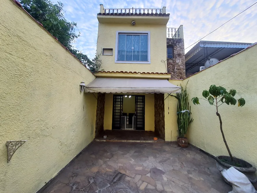 Foto 1 de Casa com 2 Quartos à venda, 85m² em Centro, Nilópolis