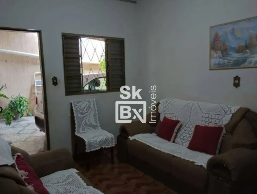 Foto 1 de Casa com 4 Quartos à venda, 220m² em Mansorur, Uberlândia