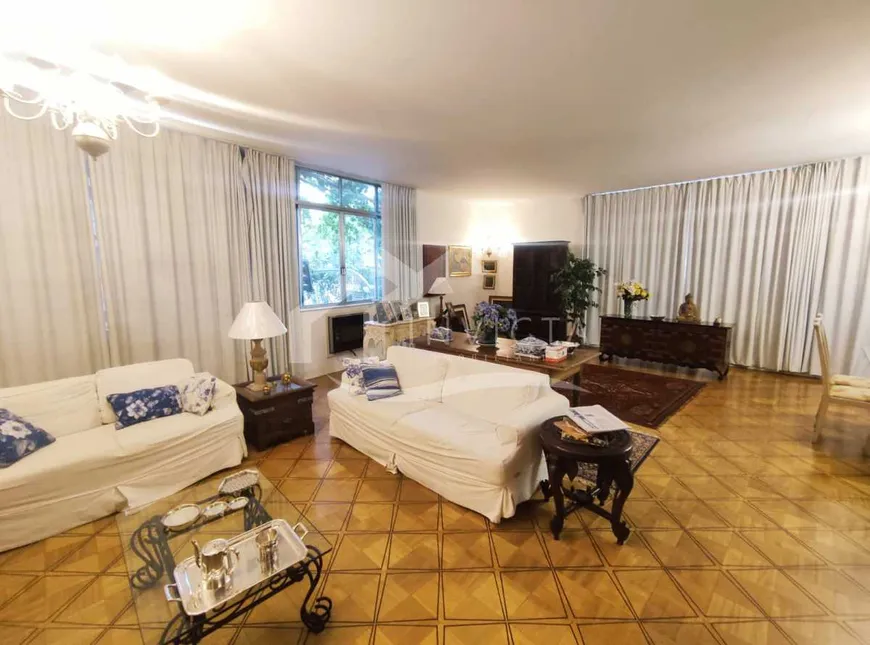 Foto 1 de Apartamento com 3 Quartos à venda, 220m² em Copacabana, Rio de Janeiro