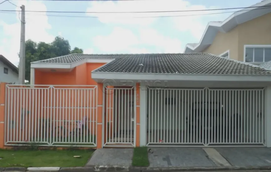 Foto 1 de Casa com 3 Quartos para alugar, 250m² em Jardim Siesta, Jacareí