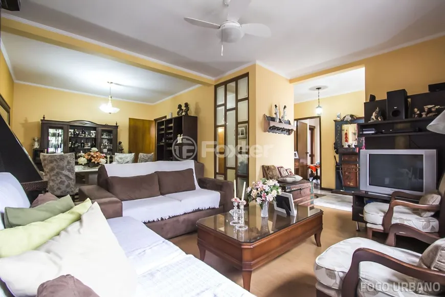 Foto 1 de Casa com 3 Quartos à venda, 315m² em Vila Ipiranga, Porto Alegre