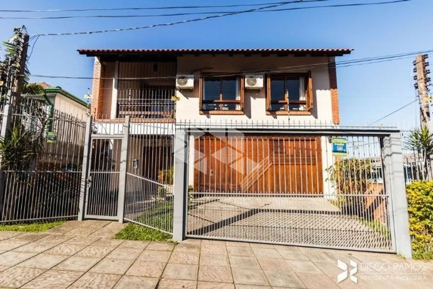 Foto 1 de Casa com 4 Quartos à venda, 319m² em Jardim Itú Sabará, Porto Alegre