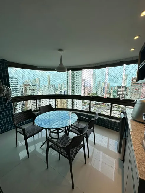 Foto 1 de Apartamento com 4 Quartos à venda, 165m² em Boa Viagem, Recife