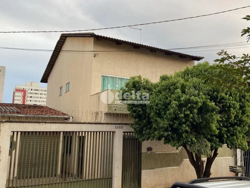 Foto 1 de Casa com 4 Quartos à venda, 256m² em Osvaldo Rezende, Uberlândia