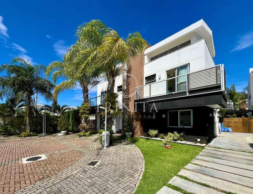 Foto 1 de Casa de Condomínio com 4 Quartos à venda, 260m² em Recreio Dos Bandeirantes, Rio de Janeiro