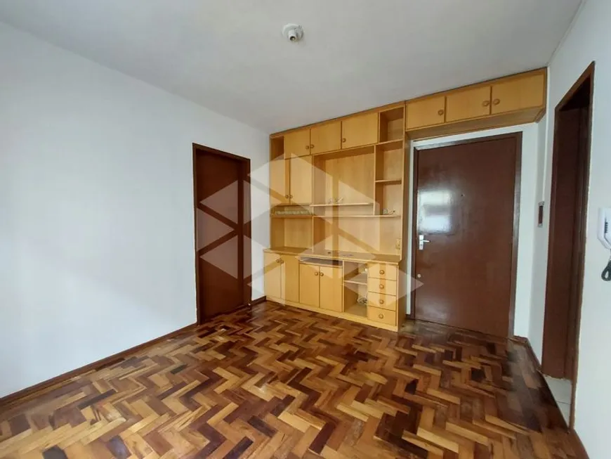 Foto 1 de Apartamento com 1 Quarto para alugar, 43m² em Passo da Areia, Porto Alegre