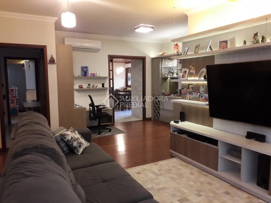 Foto 1 de Apartamento com 3 Quartos à venda, 153m² em Passo da Areia, Porto Alegre