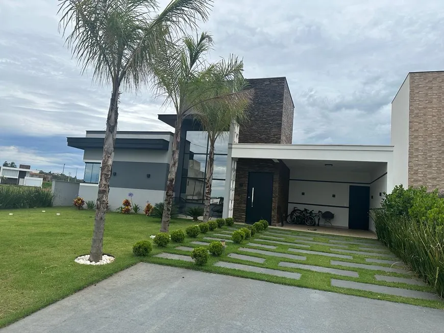 Foto 1 de Casa com 3 Quartos à venda, 175m² em Condomínio Riviera de Santa Cristina XIII, Paranapanema