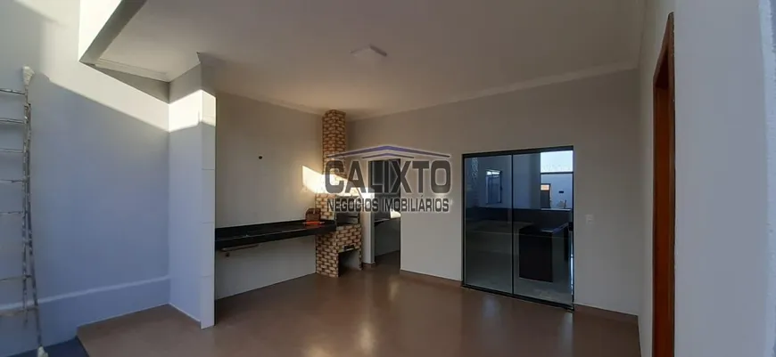 Foto 1 de Casa com 3 Quartos à venda, 121m² em Laranjeiras, Uberlândia